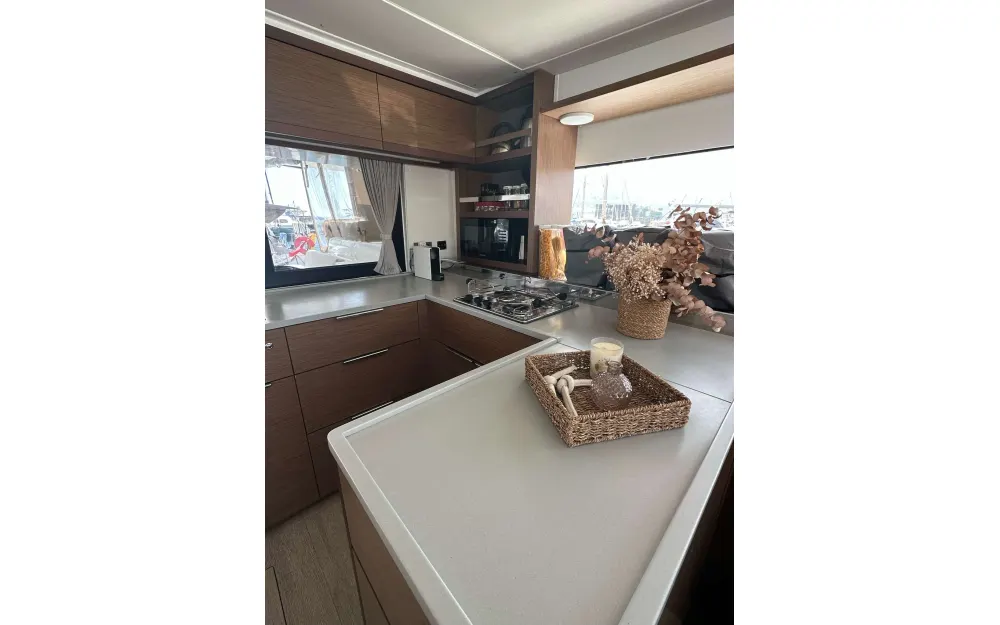slider 52 Lagoon  46