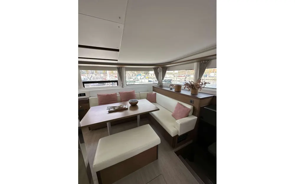 slider 62 Lagoon  46