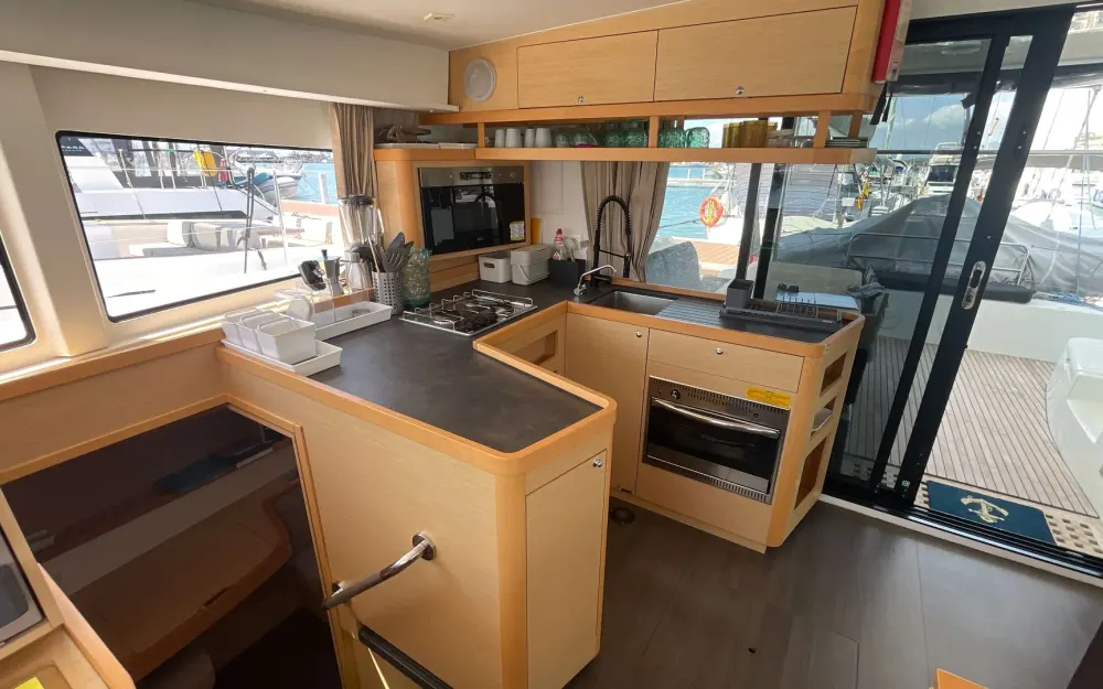 slider 5 Lagoon  42