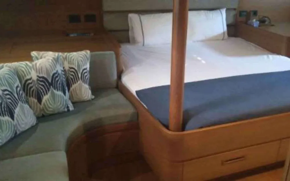 slider 22 Nordia  70 Performance Cruiser