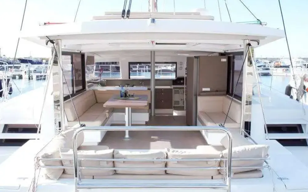 slider 0 Bali Catamarans Bali 4.3