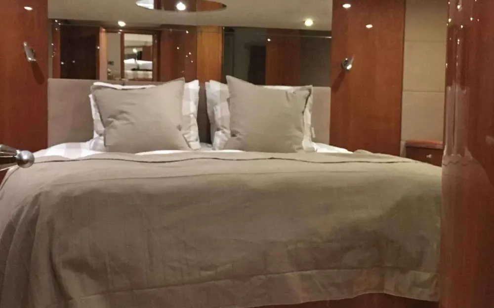 slider 9 Sunseeker Predator 62