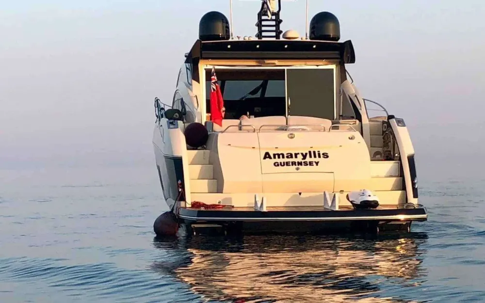 slider 10 Sunseeker Predator 62
