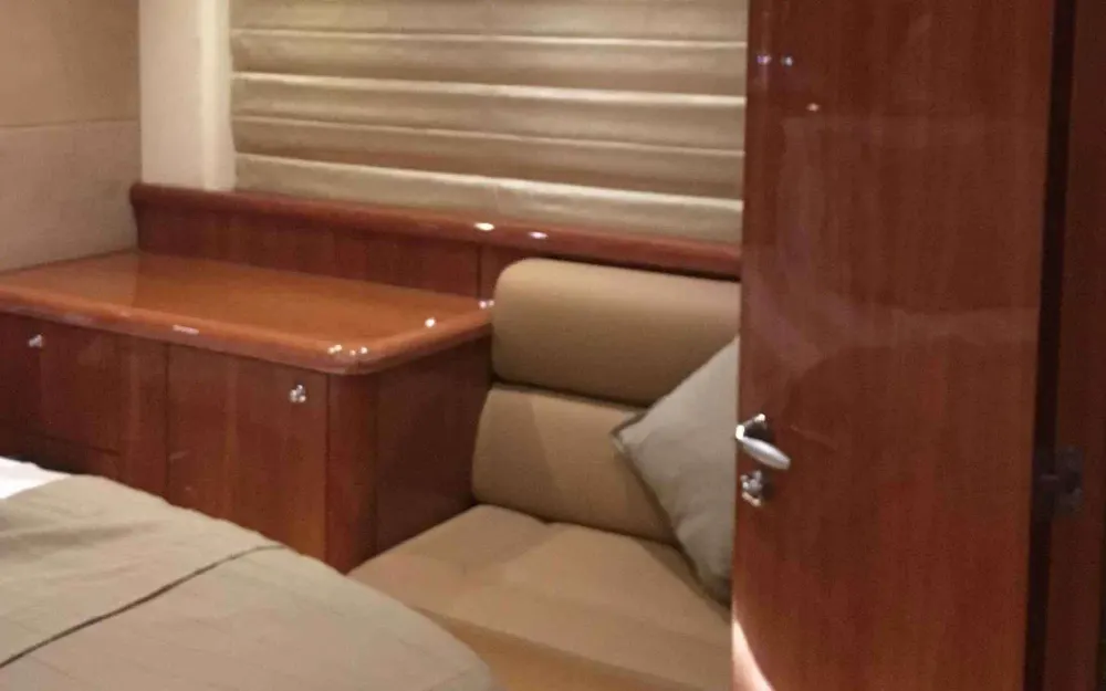 slider 15 Sunseeker Predator 62