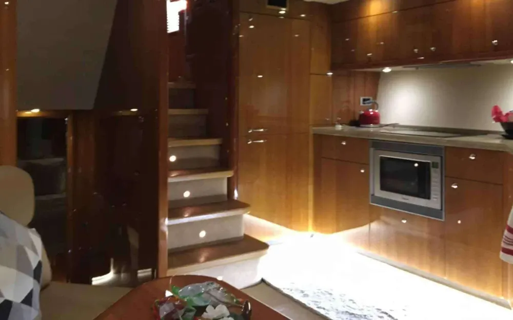 slider 16 Sunseeker Predator 62
