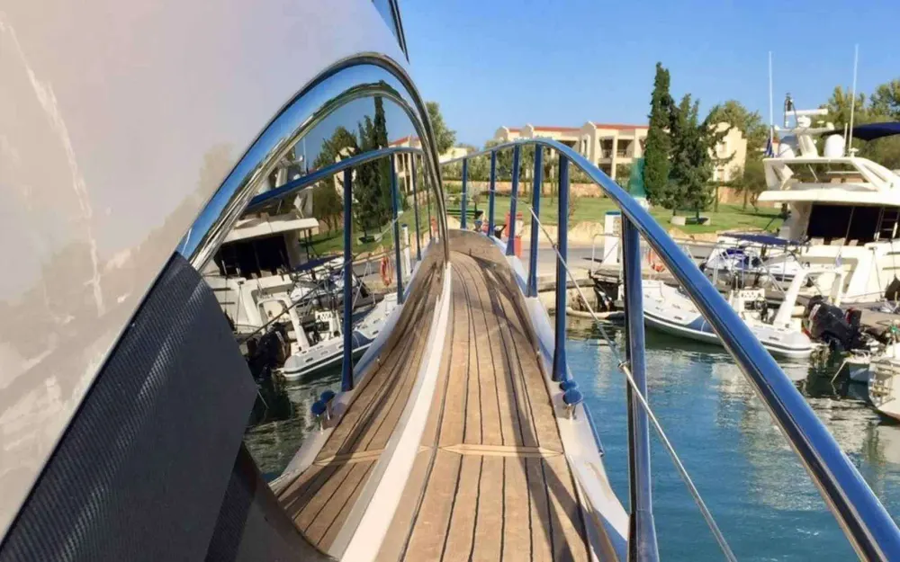 slider 19 Sunseeker Predator 62
