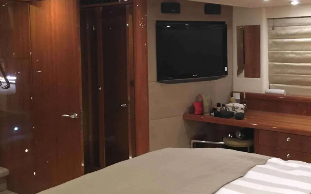 slider 3 Sunseeker Predator 62