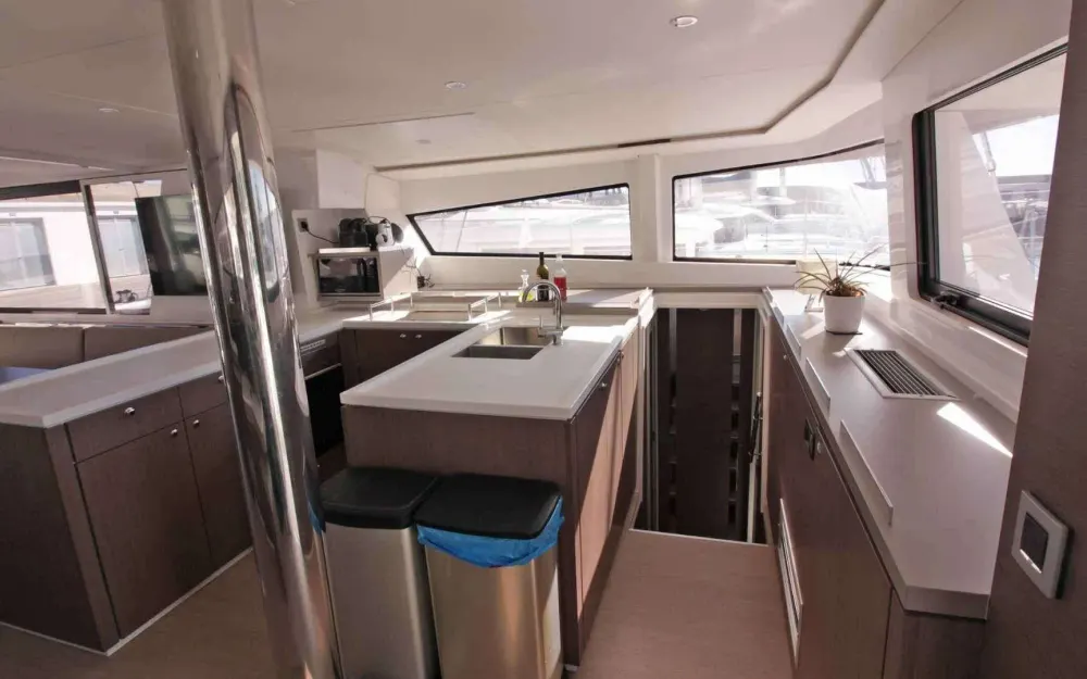 slider 5 Bali Catamarans Bali 5.4
