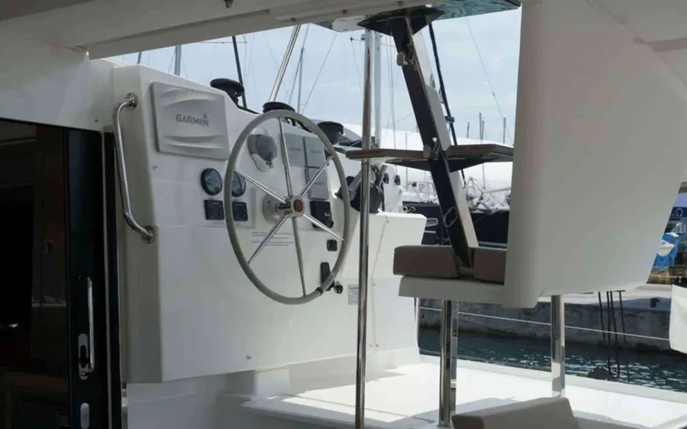 slider 10 Fountaine Pajot Lucia 40