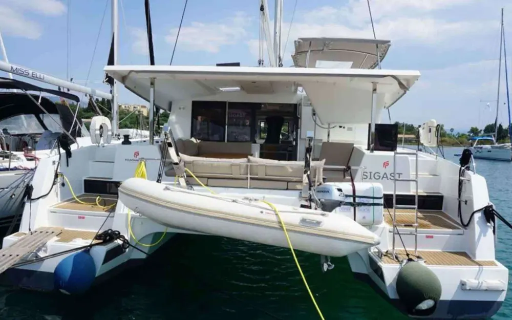 slider 13 Fountaine Pajot Lucia 40