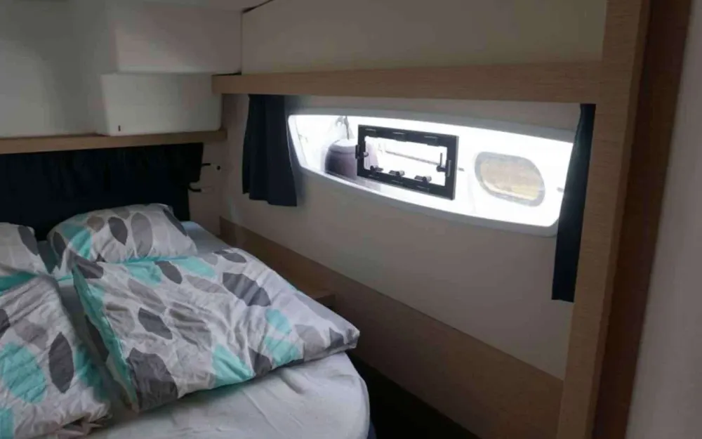slider 14 Fountaine Pajot Lucia 40