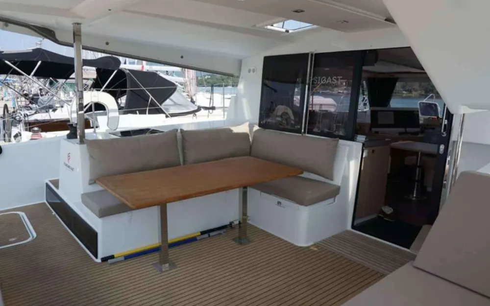 slider 19 Fountaine Pajot Lucia 40