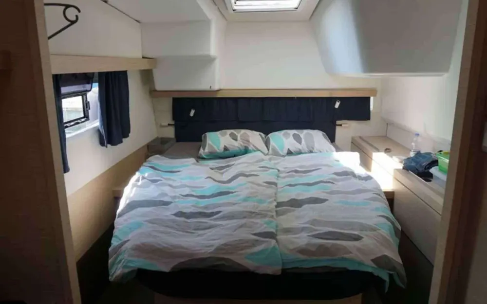 slider 21 Fountaine Pajot Lucia 40