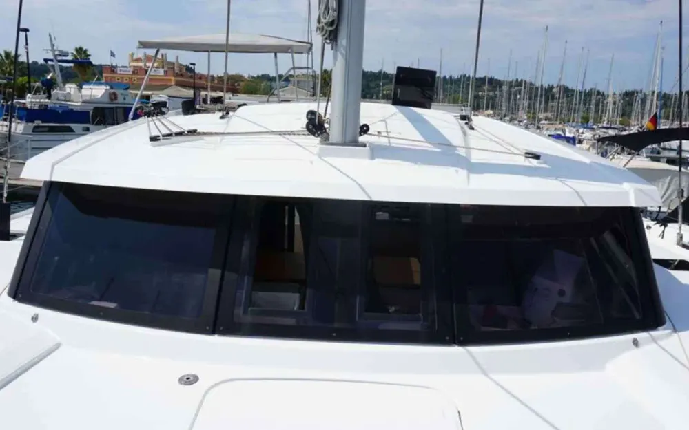 slider 22 Fountaine Pajot Lucia 40