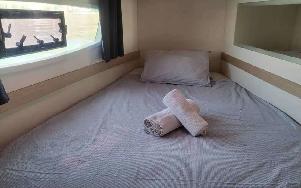 slider 24 Fountaine Pajot Lucia 40