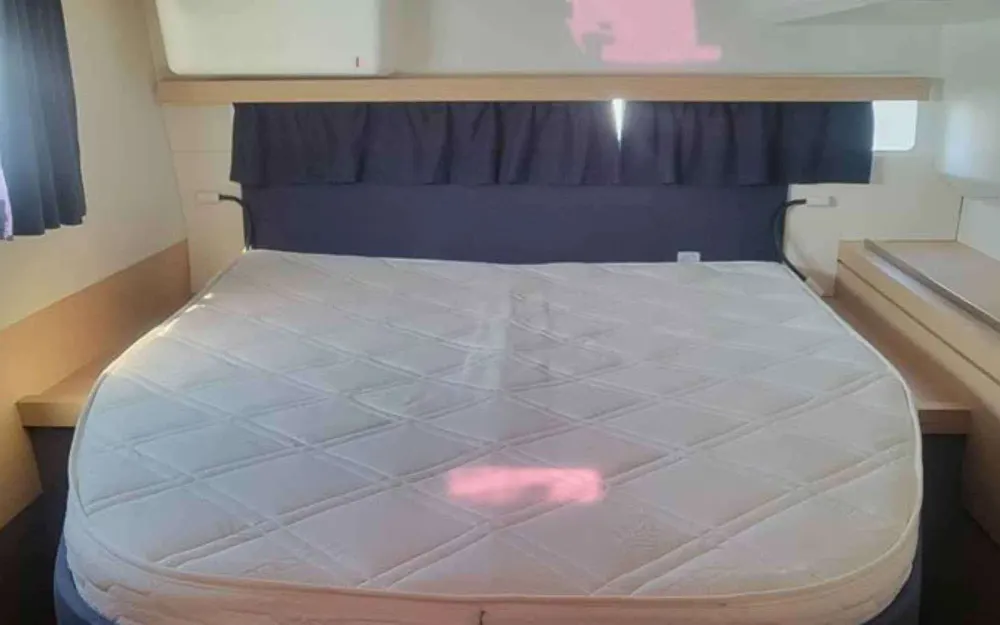slider 25 Fountaine Pajot Lucia 40