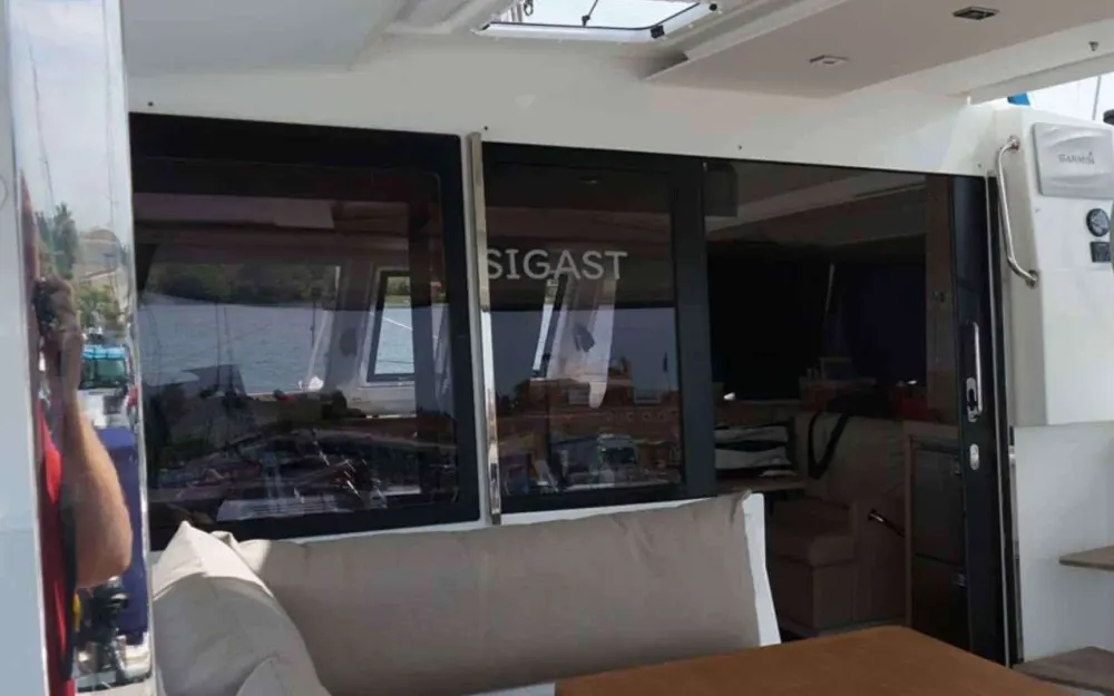 slider 26 Fountaine Pajot Lucia 40