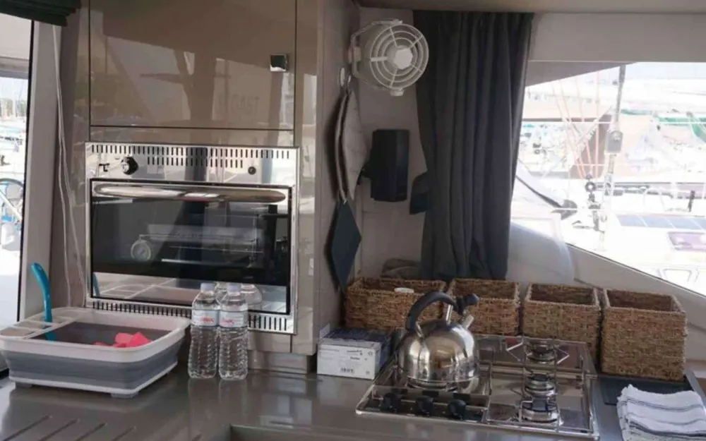 slider 27 Fountaine Pajot Lucia 40