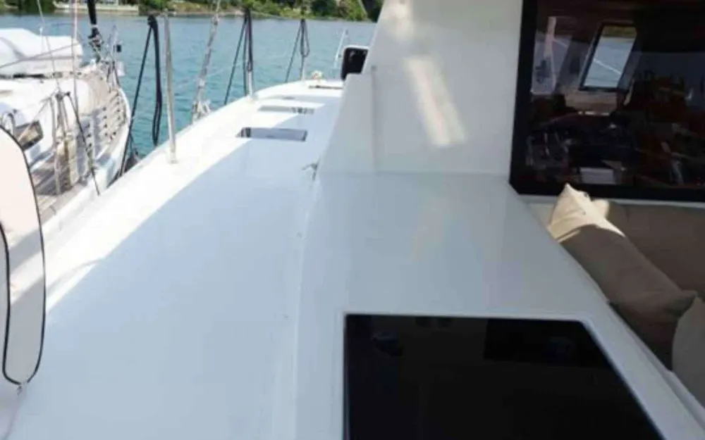 slider 29 Fountaine Pajot Lucia 40