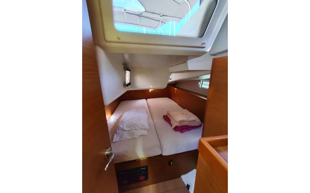 slider 11 Jeanneau Sun Odyssey 490