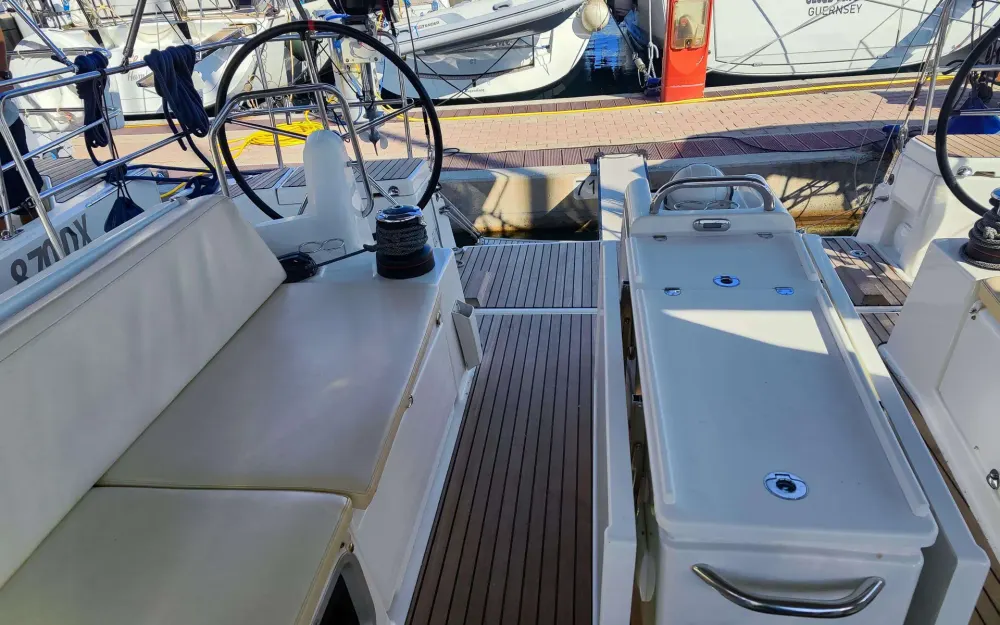 slider 6 Jeanneau Sun Odyssey 490