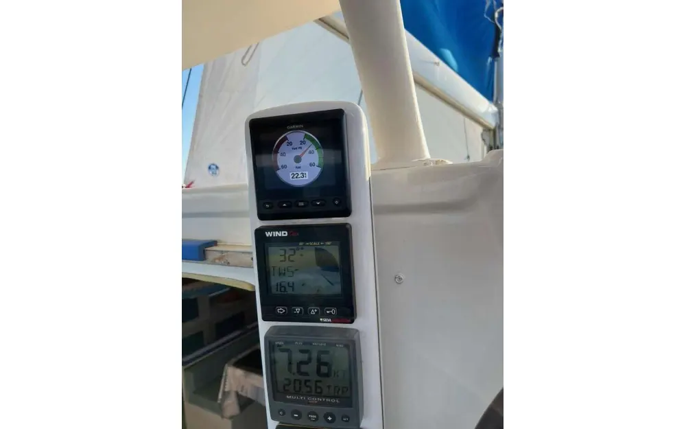slider 25 Custom Catamaran