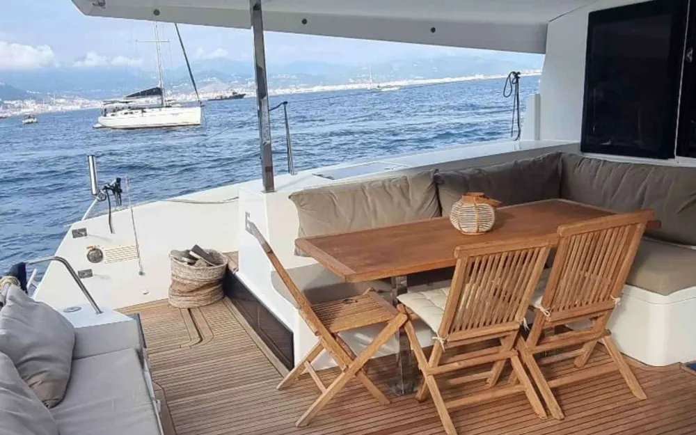 slider 13 Fountaine Pajot Lucia 40