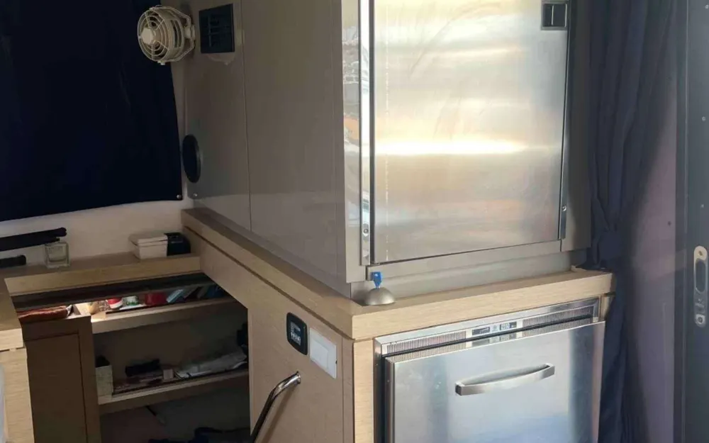 slider 14 Fountaine Pajot Lucia 40