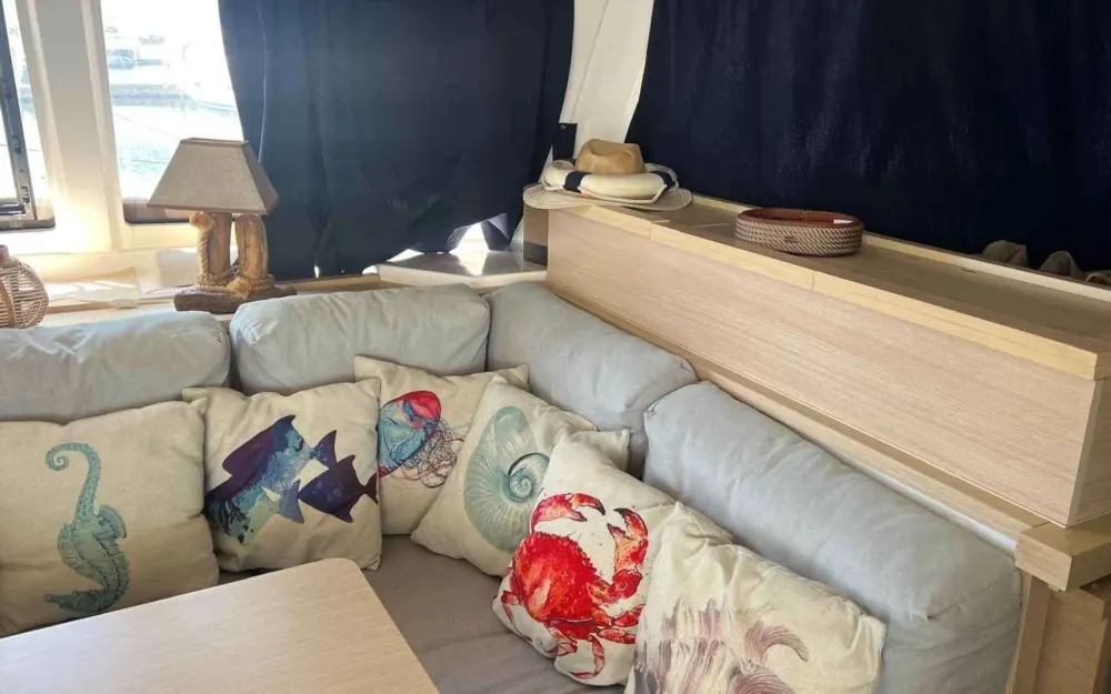 slider 5 Fountaine Pajot Lucia 40
