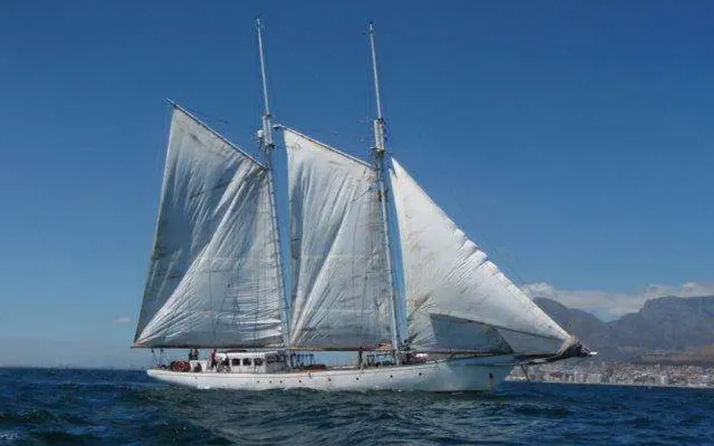 slider 0 Custom Schooner