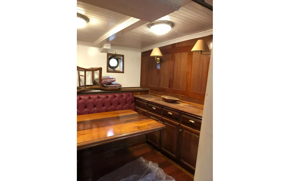 slider 10 Custom Schooner
