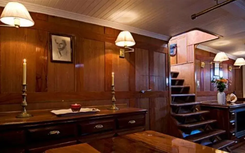 slider 17 Custom Schooner