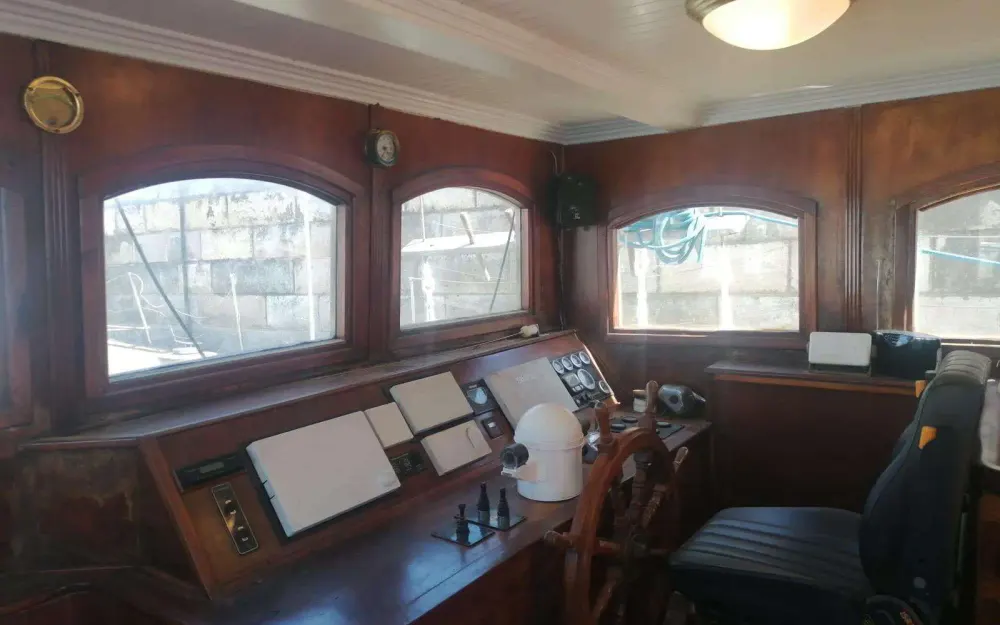 slider 21 Custom Schooner