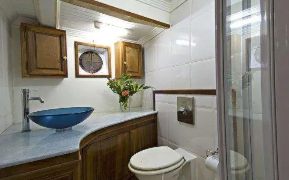 slider 30 Custom Schooner