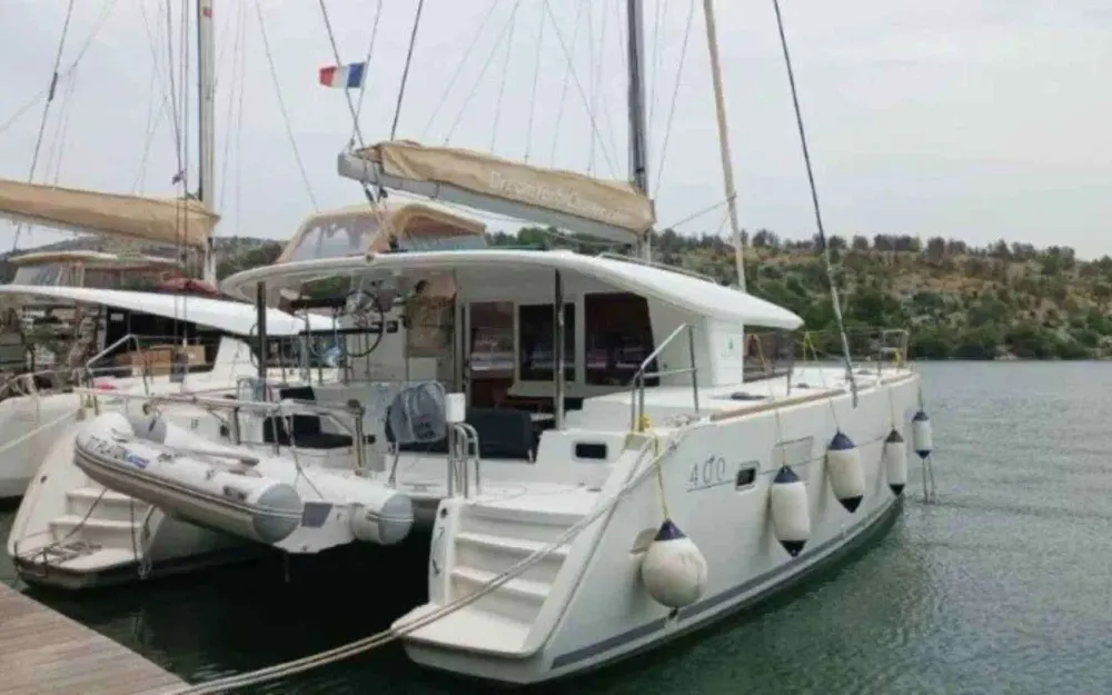 slider 5 Lagoon  400 S2