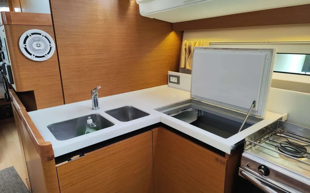 slider 17 Jeanneau Sun Odyssey 490