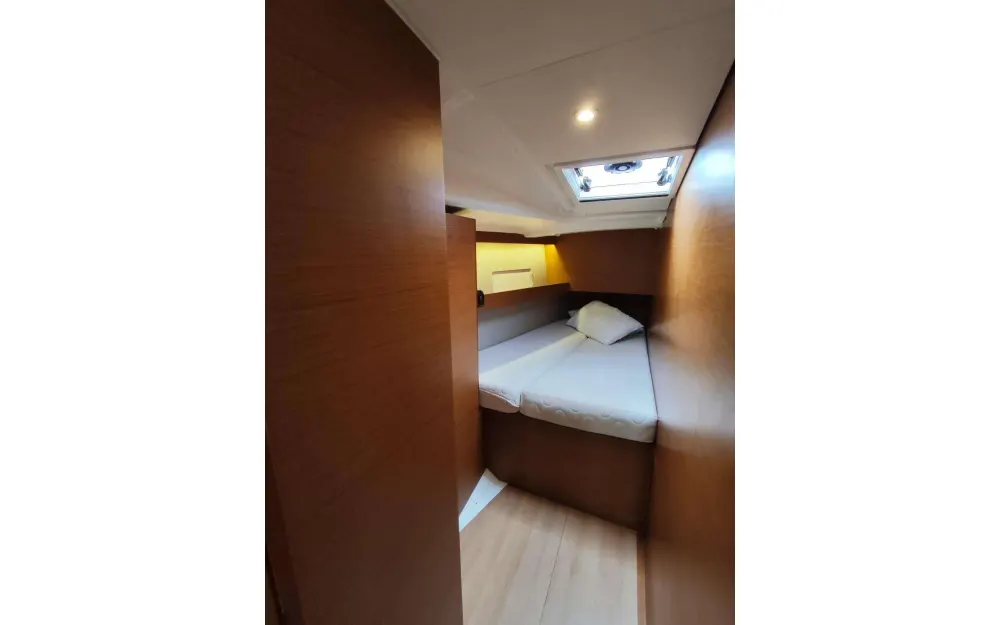 slider 1 Jeanneau Sun Odyssey 490