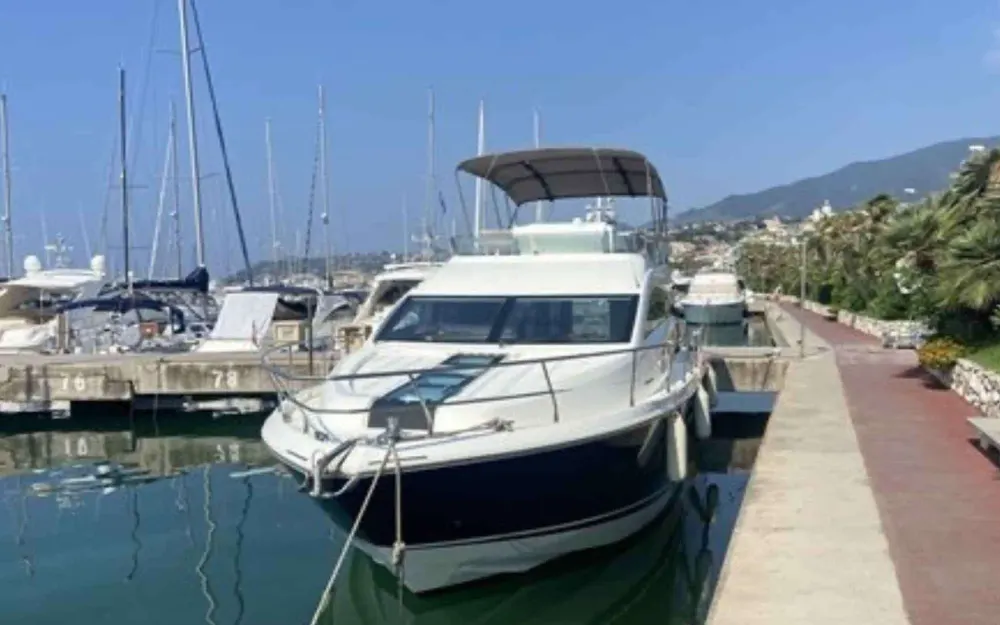 slider 0 Fairline Squadron 42