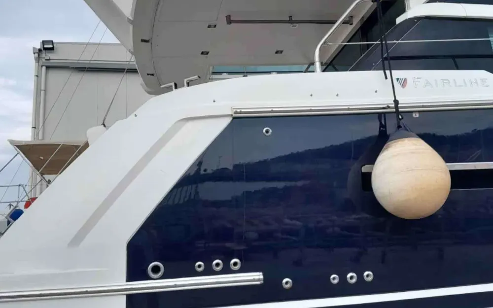 slider 3 Fairline Squadron 42