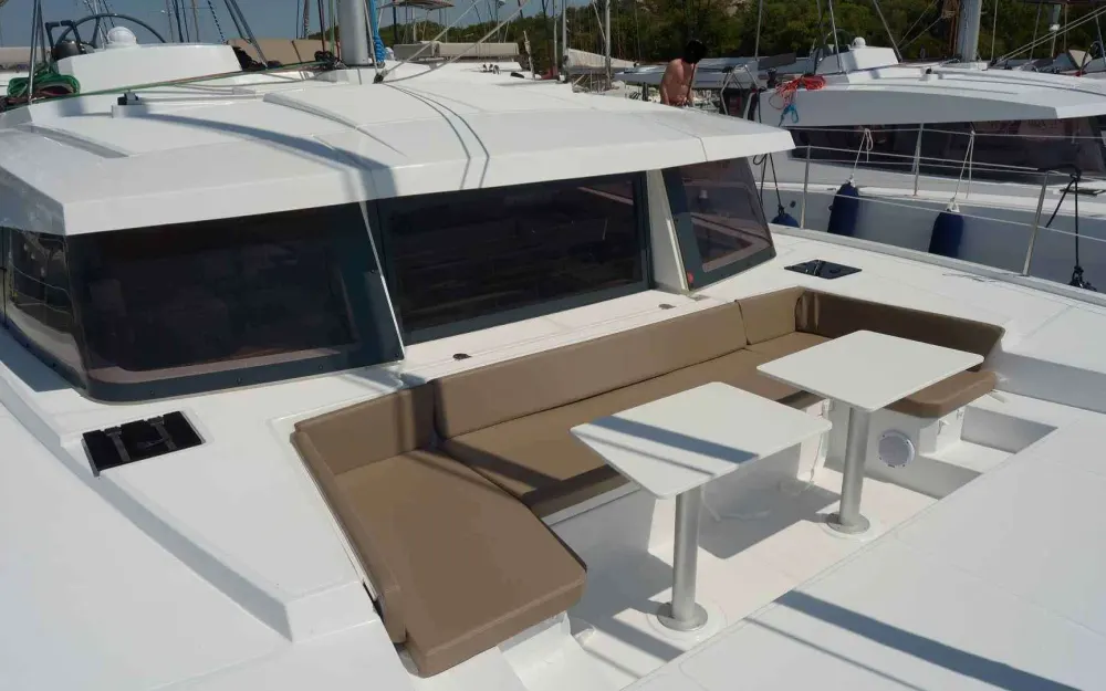 slider 4 Bali Catamarans Bali 4.1
