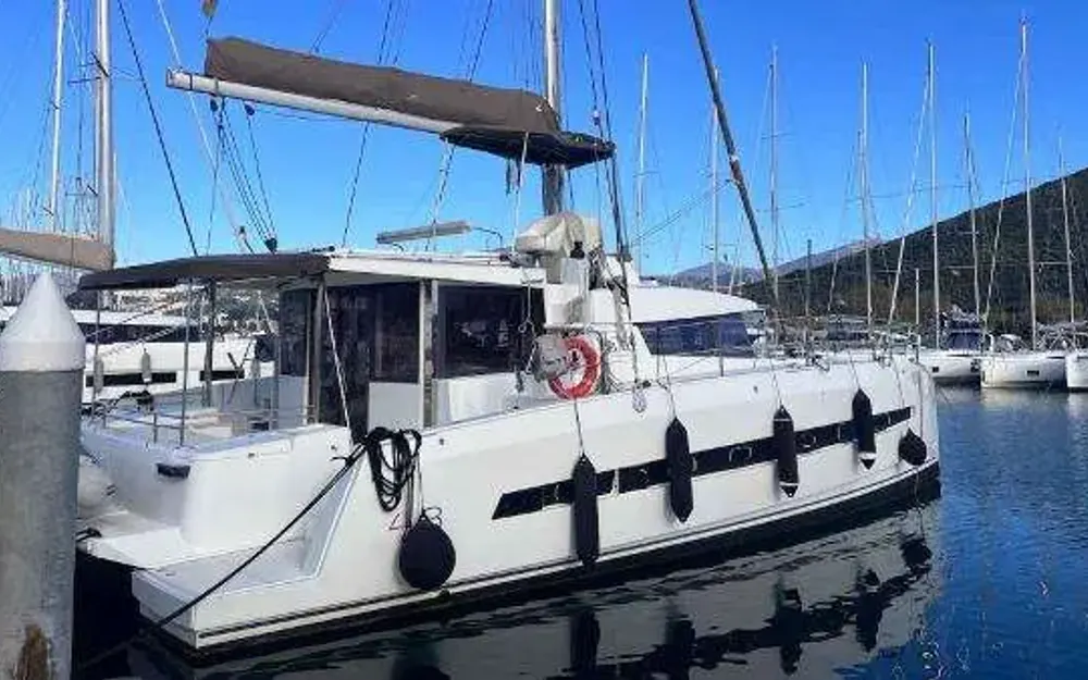 slider 0 Bali Catamarans Bali 4.3