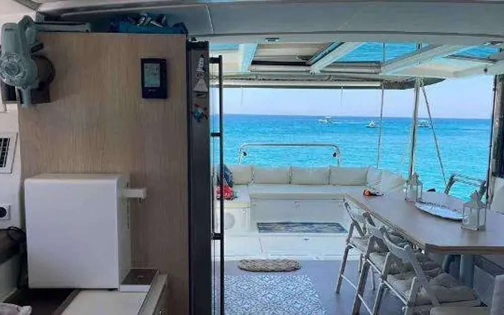 slider 11 Bali Catamarans Bali 4.3
