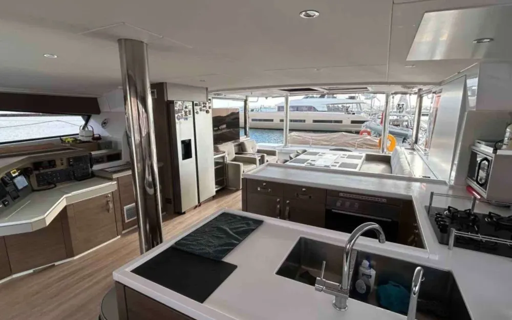 slider 6 Bali Catamarans Bali 5.4