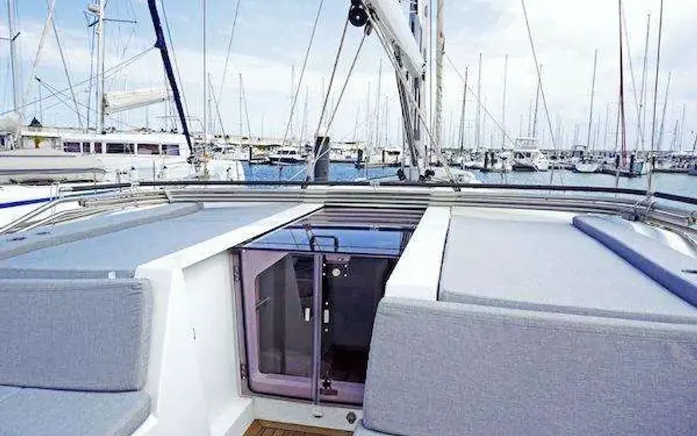 slider 3 Beneteau Oceanis 51.1