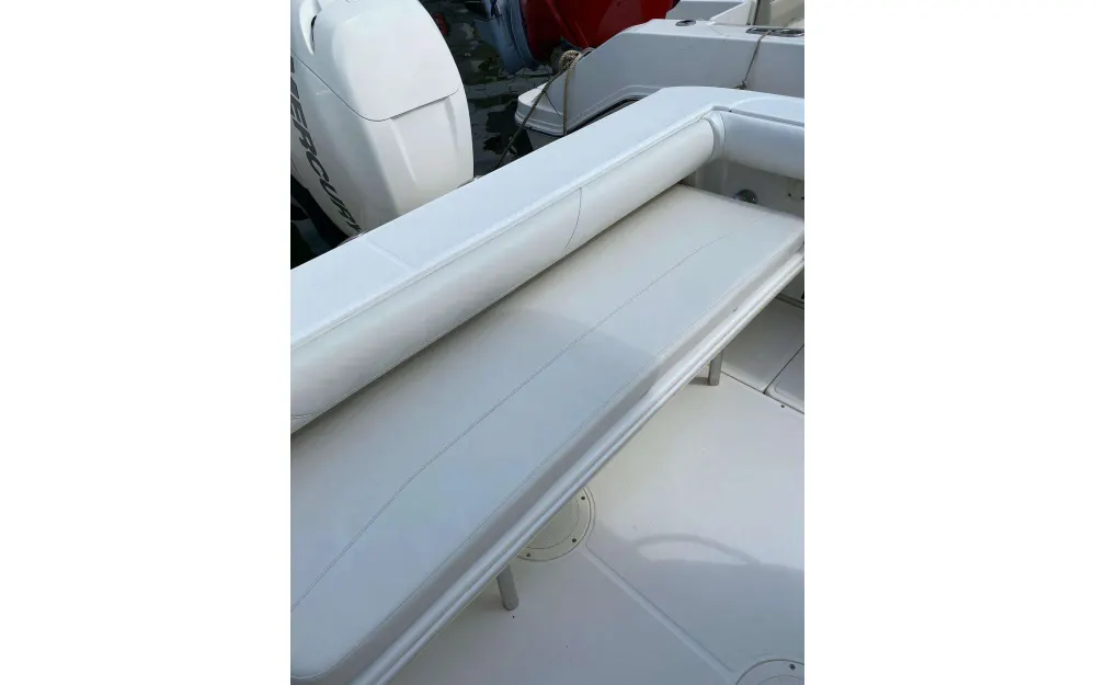 slider 9 Boston Whaler  320 Outrage