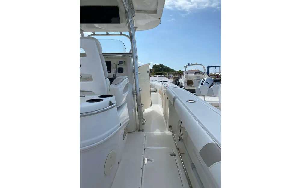 slider 10 Boston Whaler  320 Outrage