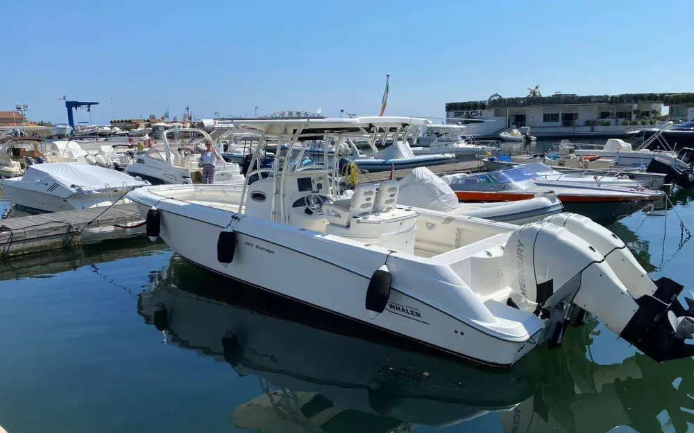 slider 14 Boston Whaler  320 Outrage