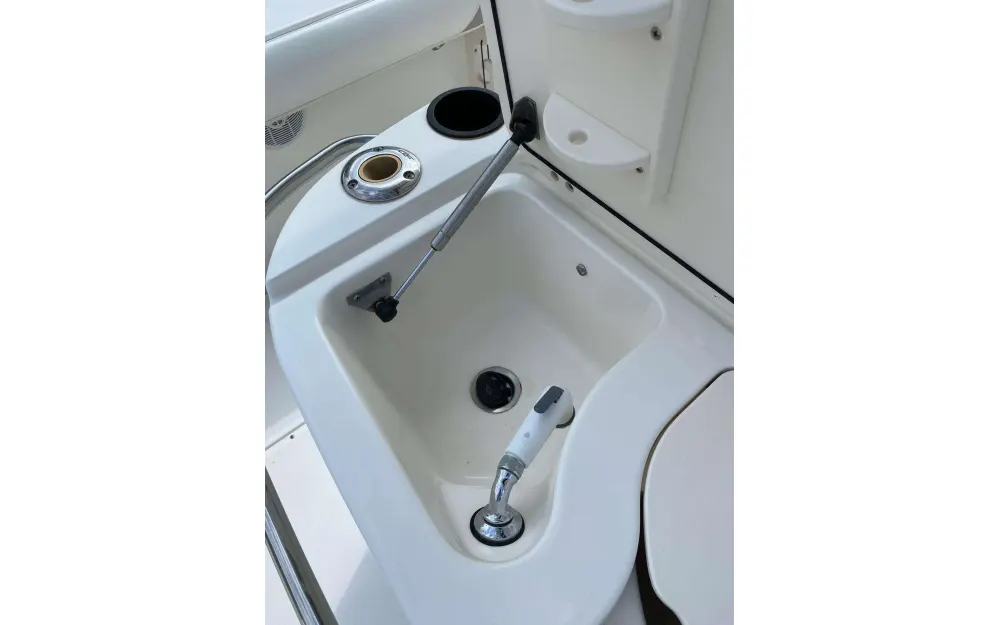 slider 17 Boston Whaler  320 Outrage