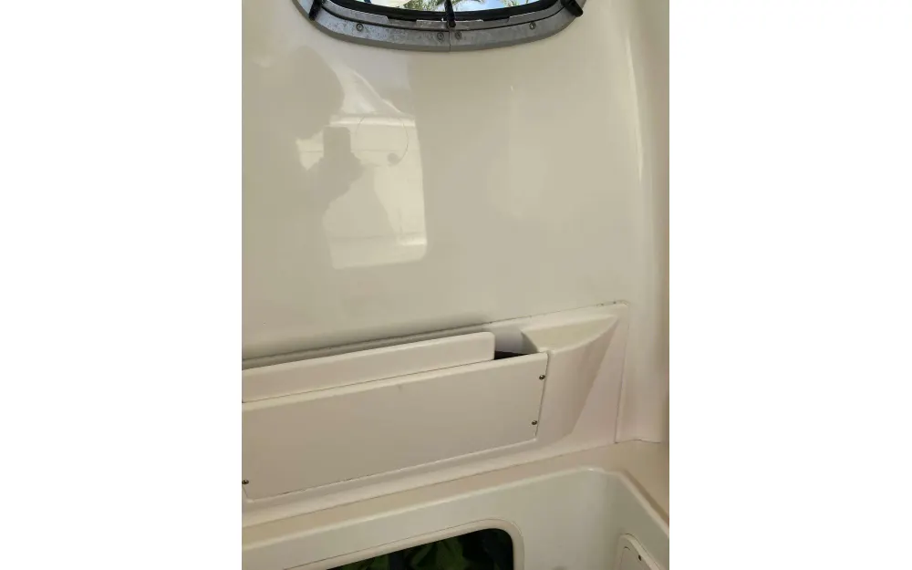 slider 4 Boston Whaler  320 Outrage
