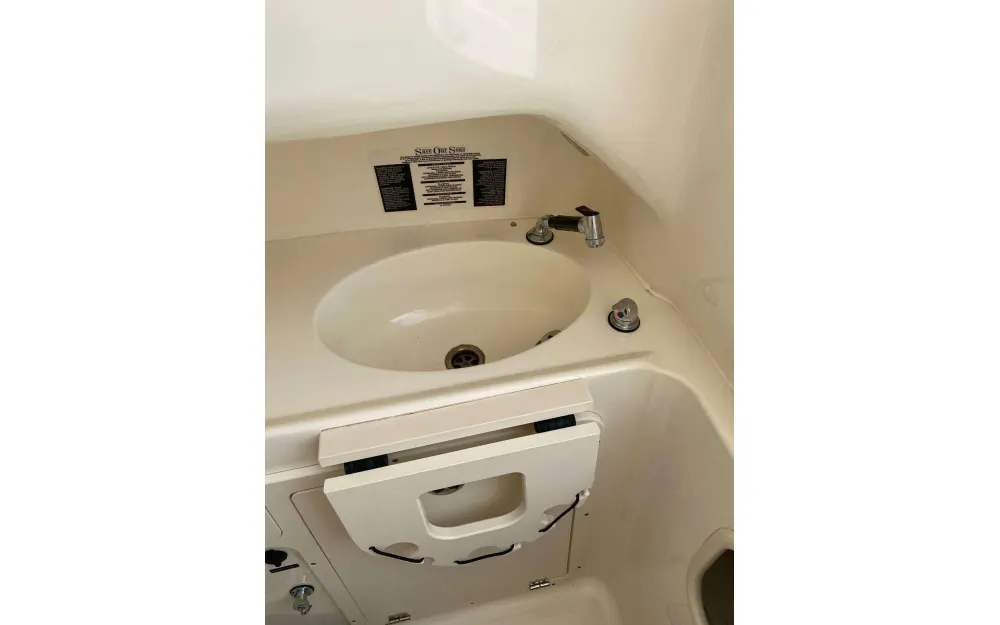 slider 6 Boston Whaler  320 Outrage